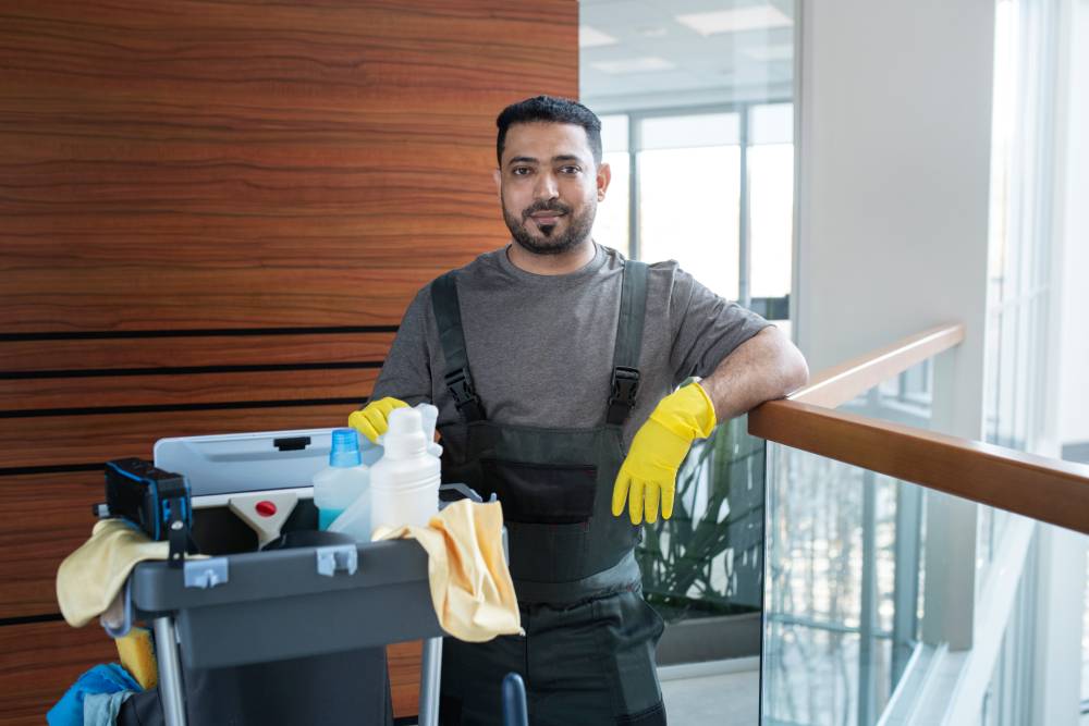 mediumshotsmileymanwithcleaningcart 1 neobra